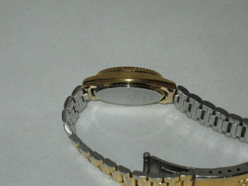 Seiko Women's Day/Date Gold Tone Wristwatch - Picture 8 of 9