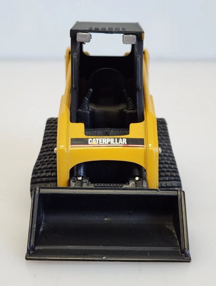 Norscot CAT 247B Multi-Terrain Loader Skid Steer 1/32 Die-Cast Scale Model 55102 - Image 4 of 4