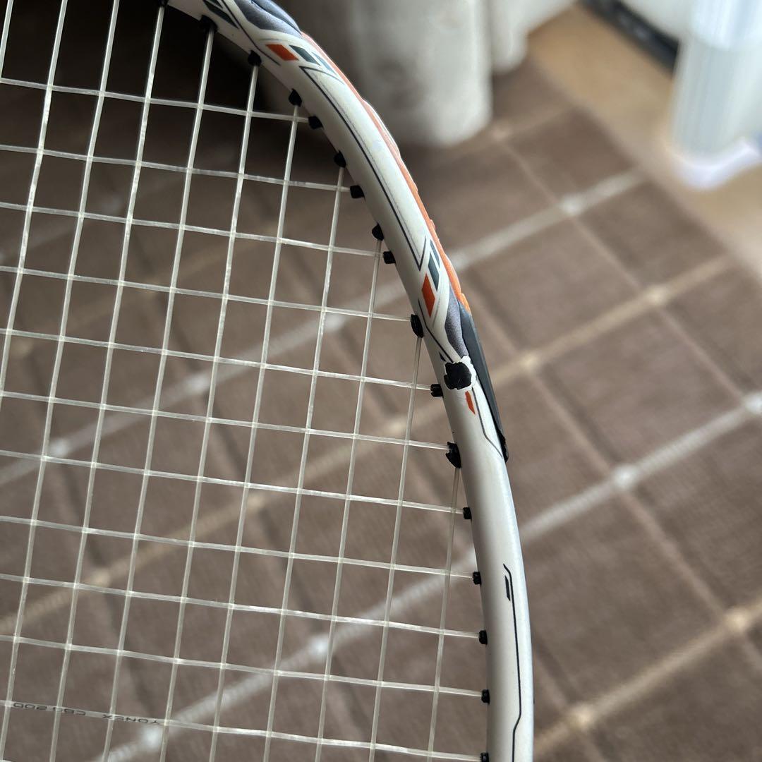 美品　ヨネックスVOLTRIC 70E-tune 3UG5 Yonex Voltric 70 E-Tune Customized Badminton Racquet