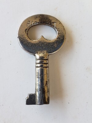 Antique Hollow Barrel Steamer Trunk Chest Cabinet Lock Key Can not Make out Name