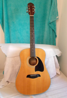 Oscar Scmidt OG-4  acoustic guitar  in good lightly played condition with Gigbag