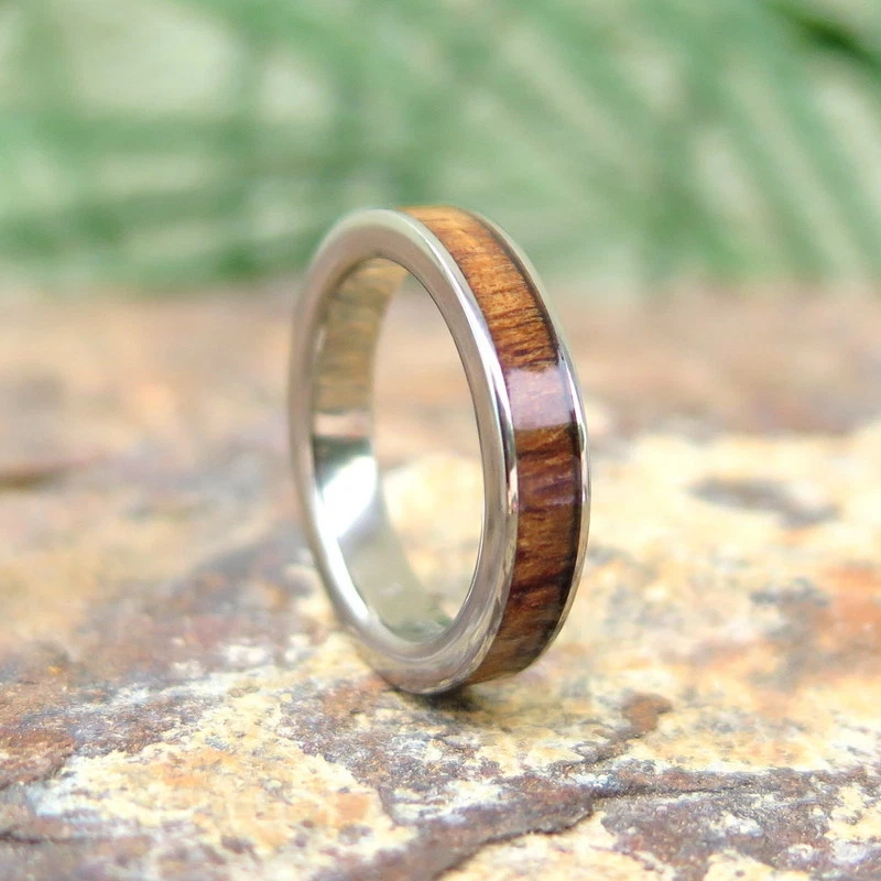 Alianza de anillo de boda de titanio de madera de koa para joyería hawaiana de 4 mm #TRA-1001-04 Foto 3 de 4