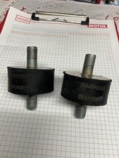 2 Stück Volvo  Motoraufhängungs Gummi für einen Buckel Volvo 544 /210