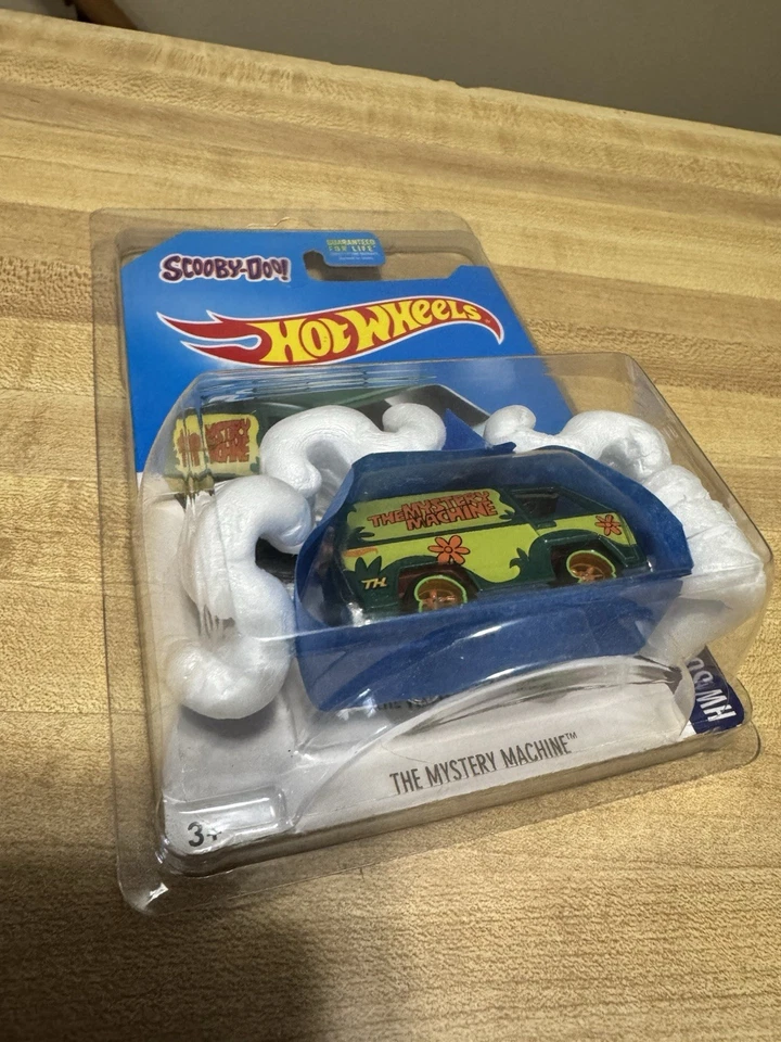 Hot Wheels 2017 Mystery Machine Super Treasure Hunt con protector Foto 2 de 2
