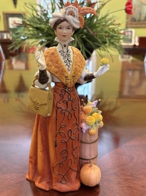Avon 1991 President's Club Albee Award Figurine Mrs. Albee 9.75'' Orange Harvest