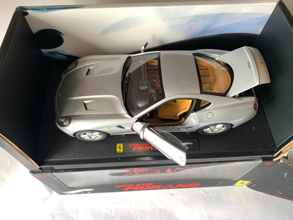 Elite Hot Wheels Ferrari 599 GTB Fiorano Modelo de fundición a escala 1/18 en caja Foto 4 de 4