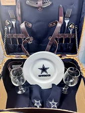 NFL Cowboys Picnic Basket with Deluxe Service for Two