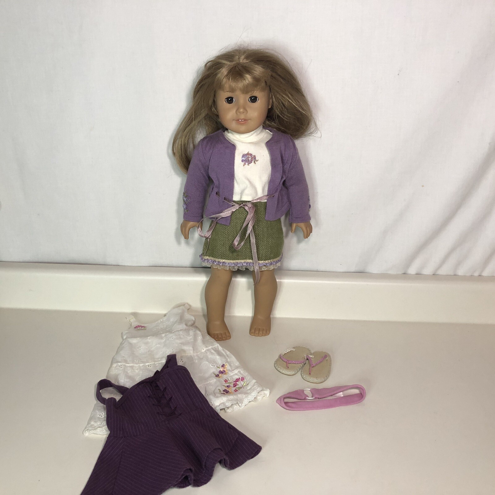 American Girl Doll Gwen Thompson Retired Excellent Condition With Box Clothes eBay