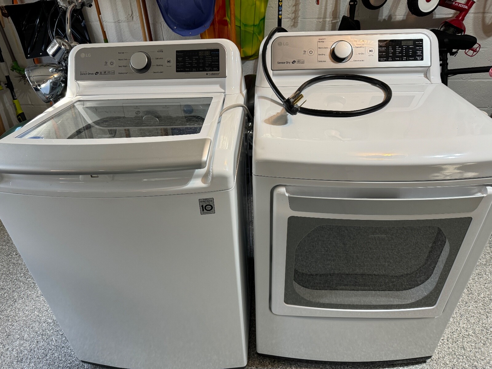 LG Washer and Dryer (WT7300CW and DLE7300WE) Preowned Clean and