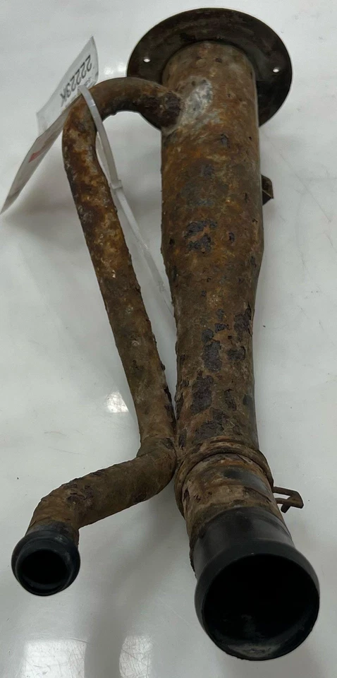 Conjunto de cuello de llenado de combustible Econoline 97-02 Ford E150 E250 E350 OEM XC2Z9034AA Foto 3 de 4