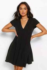 Boohoo Black  V Neck Shift Dress - Size: 12