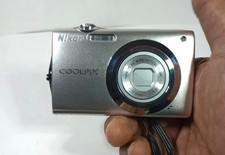 Nikon COOLPIX S3000 Digital Camera 12 MP 4x Zoom Silver Battery, Charger READ