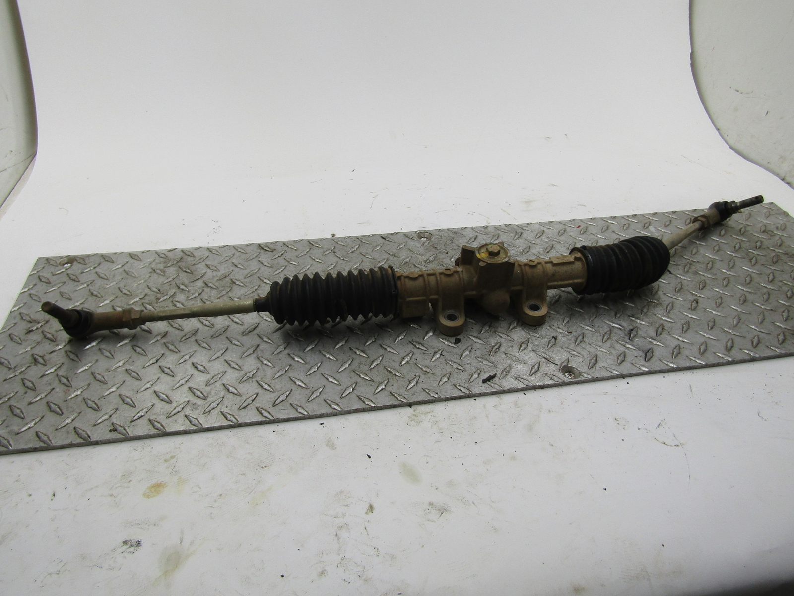 2005 YAMAHA RHINO 660 STEERING RACK AND PINION NEEDS NEW TIE ROD ENDS