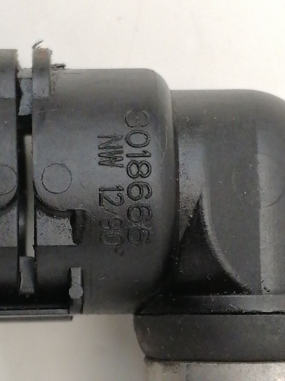 Mercedes-Benz E W212 Engine water coolant pipe hose 3018422 