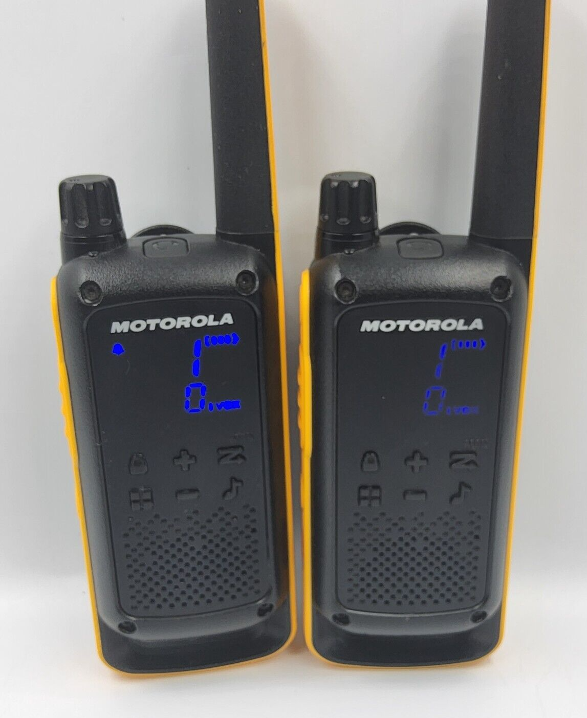MOTOROLA T82 TALKABOUT EXTREME 2 WAY RADIOS 10KM RANGE, 8 CHANNELS