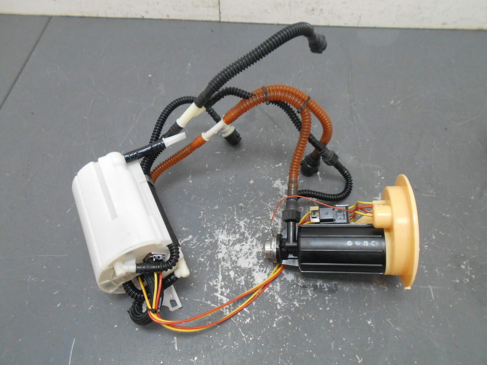 2019 17 18 19 Ferrari Portofino Fuel Pump / Sending Unit  #9132 C1