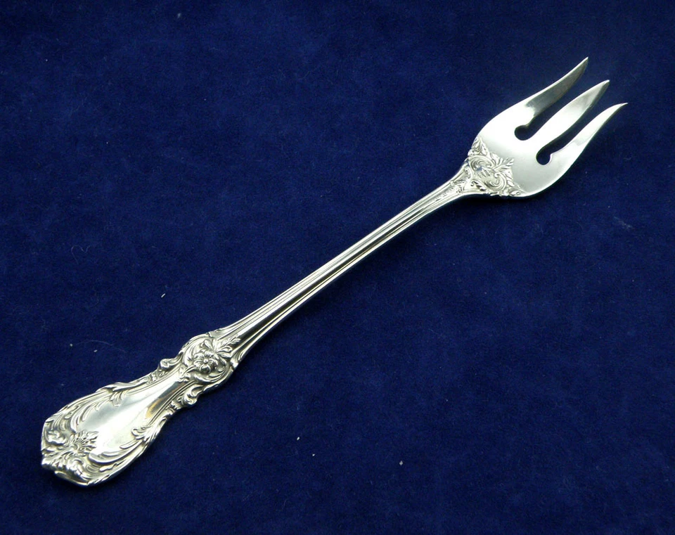 Juego de 4 horquillas Reed & Barton Borgoña Sterling Pickle/Olive 5 5/8", sin MONO Foto 3 de 4