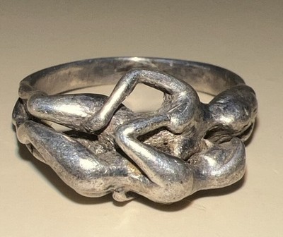 Embracing Figures Design Sterling Silber Ring Größe 8,75 (6,6 g)