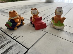 Lot Of 3 Vintage  Garfield Happy Holidays Christmas Toy Figures Carls Jr 1997