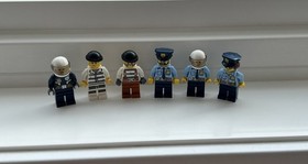 Lego set 60141 Police Station &ndash; 887 Pieces &ndash; 6 Minifigs - City