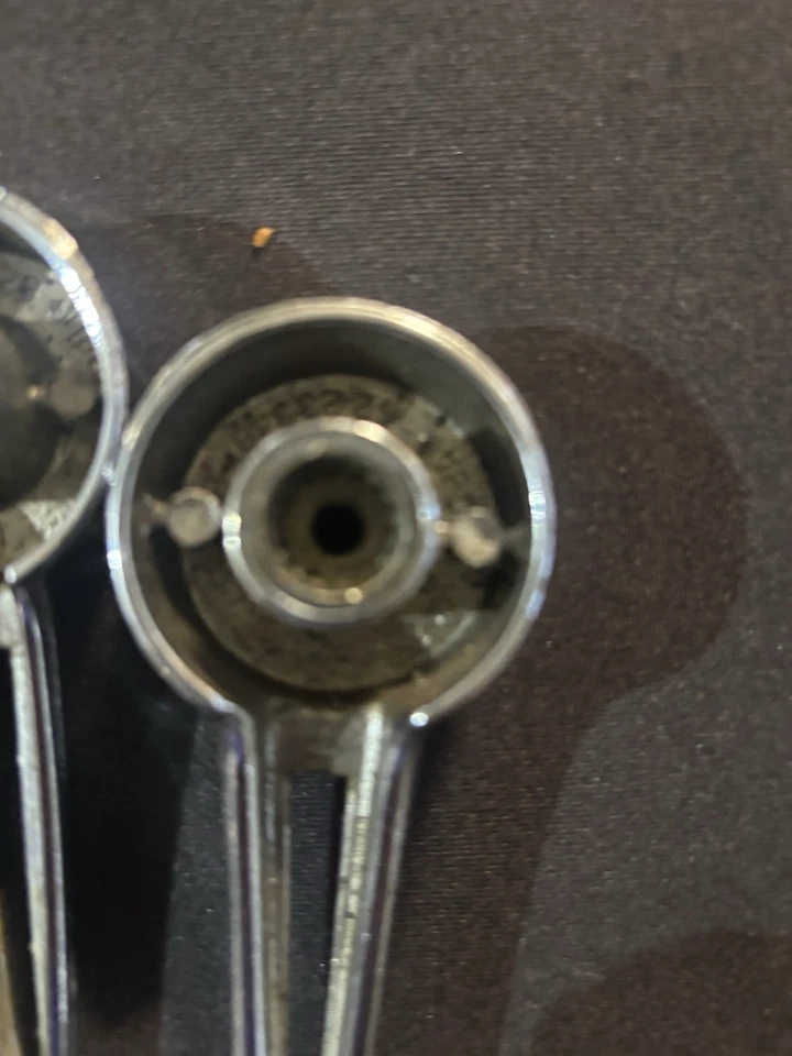 Ford Mustang 1968 1969 Deluxe manijas interiores de ventana (4) manijas  Foto 4 de 4