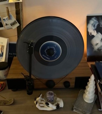 Gramovox ''Classic'' Floating Record vertical turntable walnut wood finish