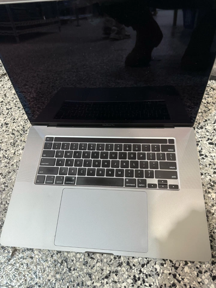 Barra táctil Apple MacbookPro Mvvl2ll/a 2019 gris i7 16 GB 16" 512 GB SSD Foto 2 de 4