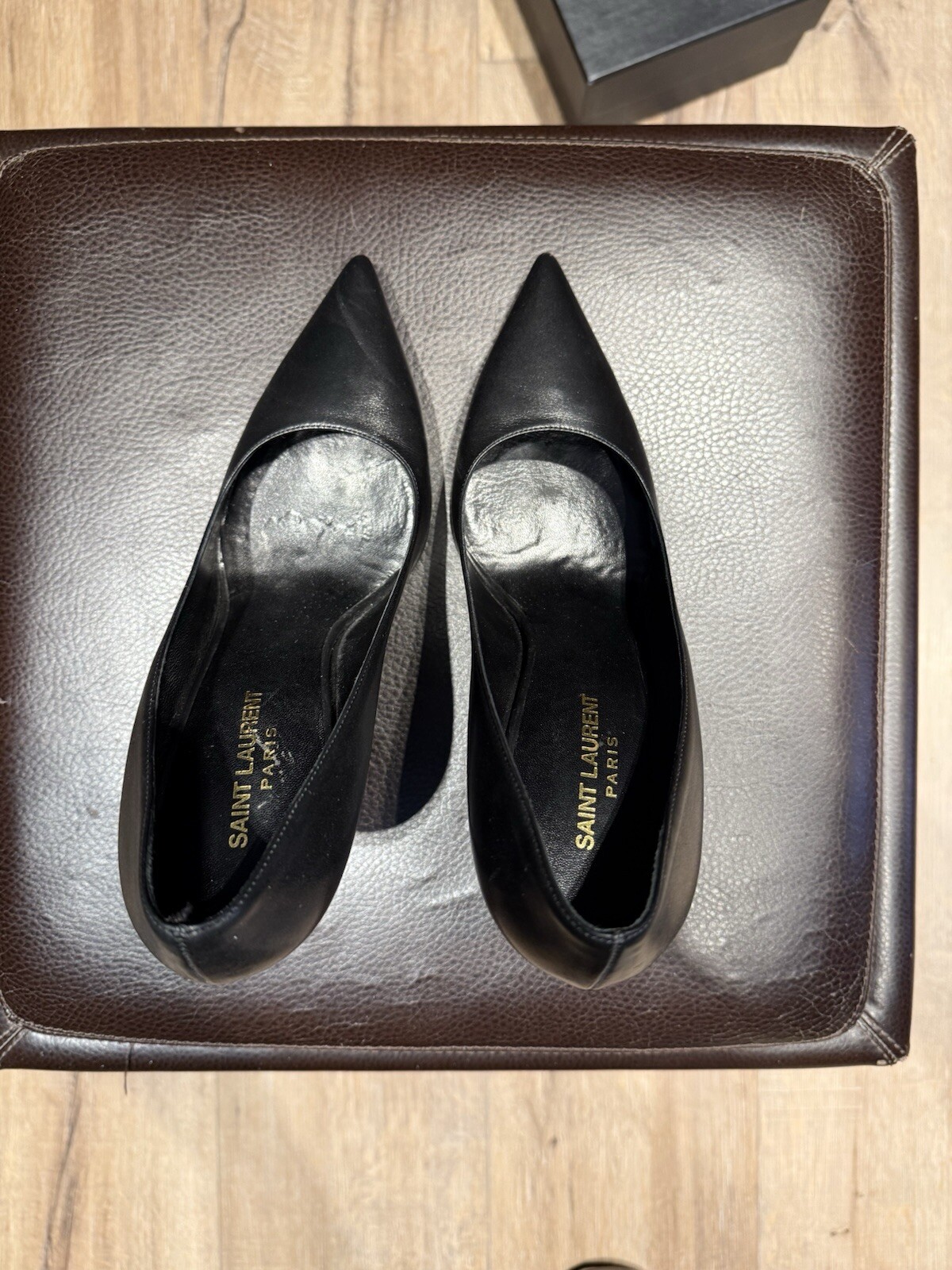 Decolte Yves Saint Laurent in pelle nera taglia 41