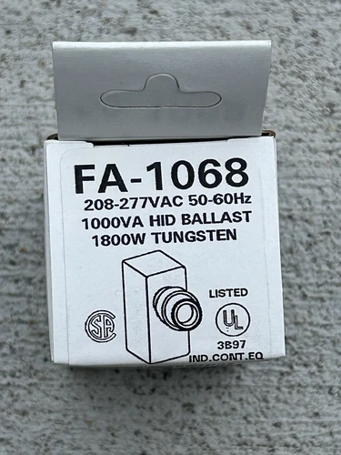 NEW-FISHER PIERCE   MODEL FA 1068 PHOTOELECTRIC CONTROL 208-277 VAC NITELIGHTER