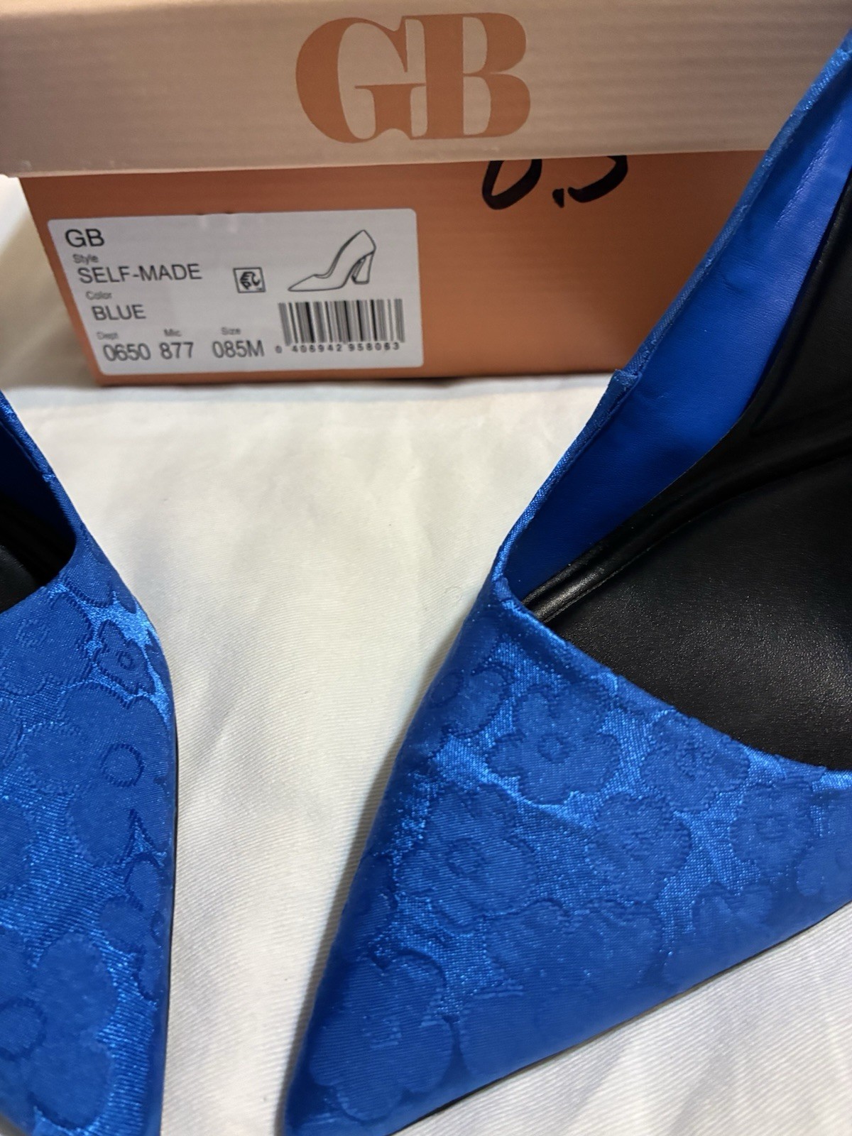 Gianni Bini Royal Blue Floral Print Women Pumps. 8.5. Jacquard Material.