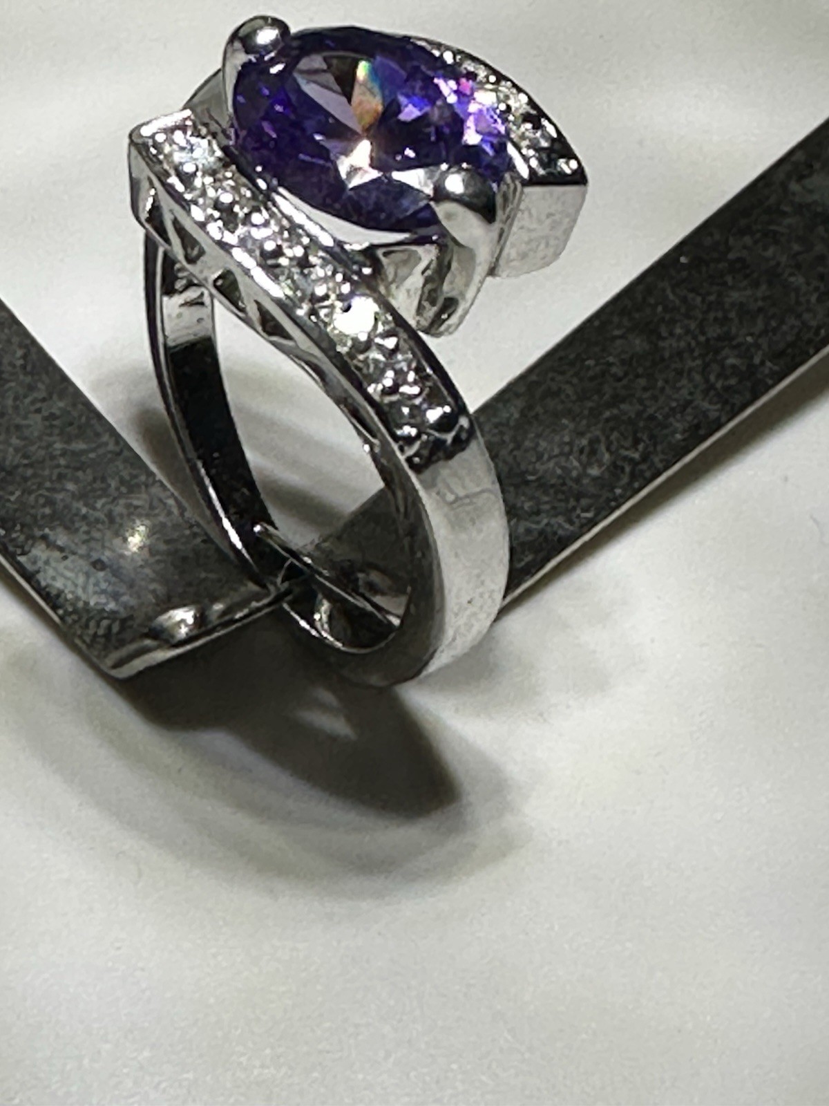 Solid 10k white gold dress ring featuring an oval… - image 4