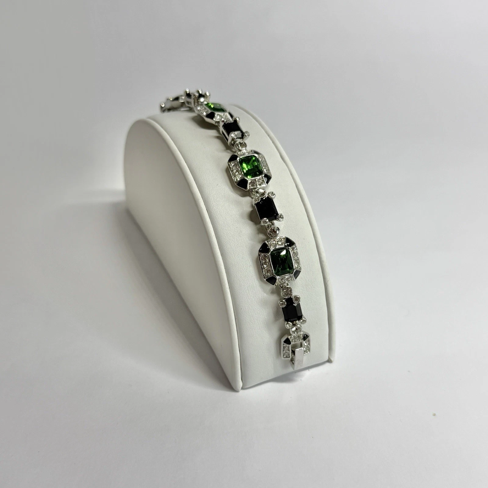 CAROL LEE Lux Emerald Accented Stones Silver Tone Vintage Bracelet Jewelry Br224