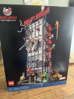 Lego daily bugle 76178 — complete with all mini figures and instructions.