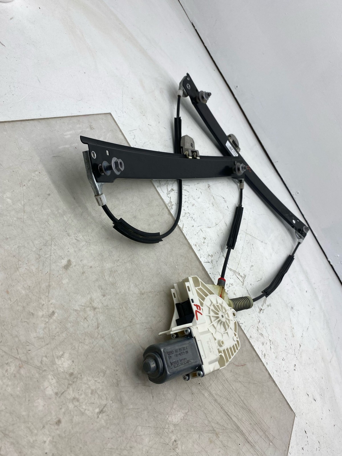 2010-2020 BENTLEY MULSANNE OEM FRONT LEFT DOOR WINDOW REGULATOR RAILS W/ MOTOR