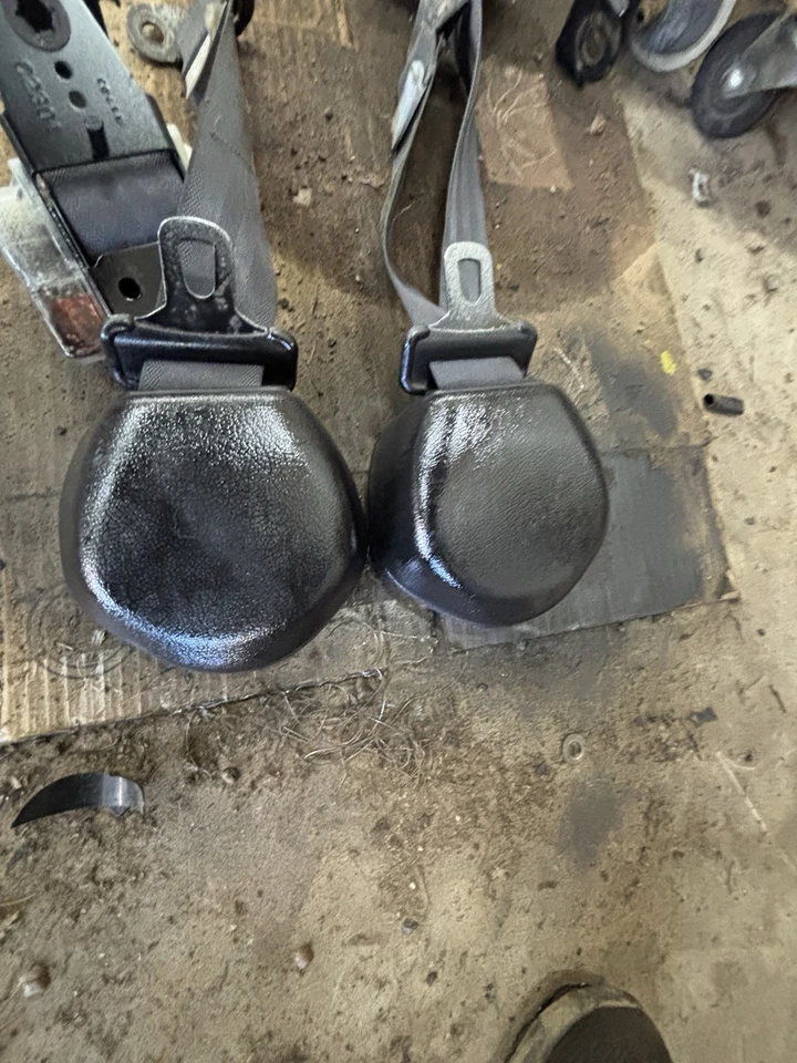 Cinturones de seguridad traseros gris carbón Mitsubishi 3000GT 1991-1999 Dodge Stealth Foto 2 de 2