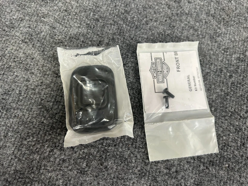 OEM HARLEY-DAVIDSON 2015-17 Softail Edge Cut Master Cylinder Cvr 41700338 - Image 4 of 4