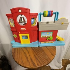 Fisher-Price Little People Friendly School Interactive Playset Schoolhouse ABCs