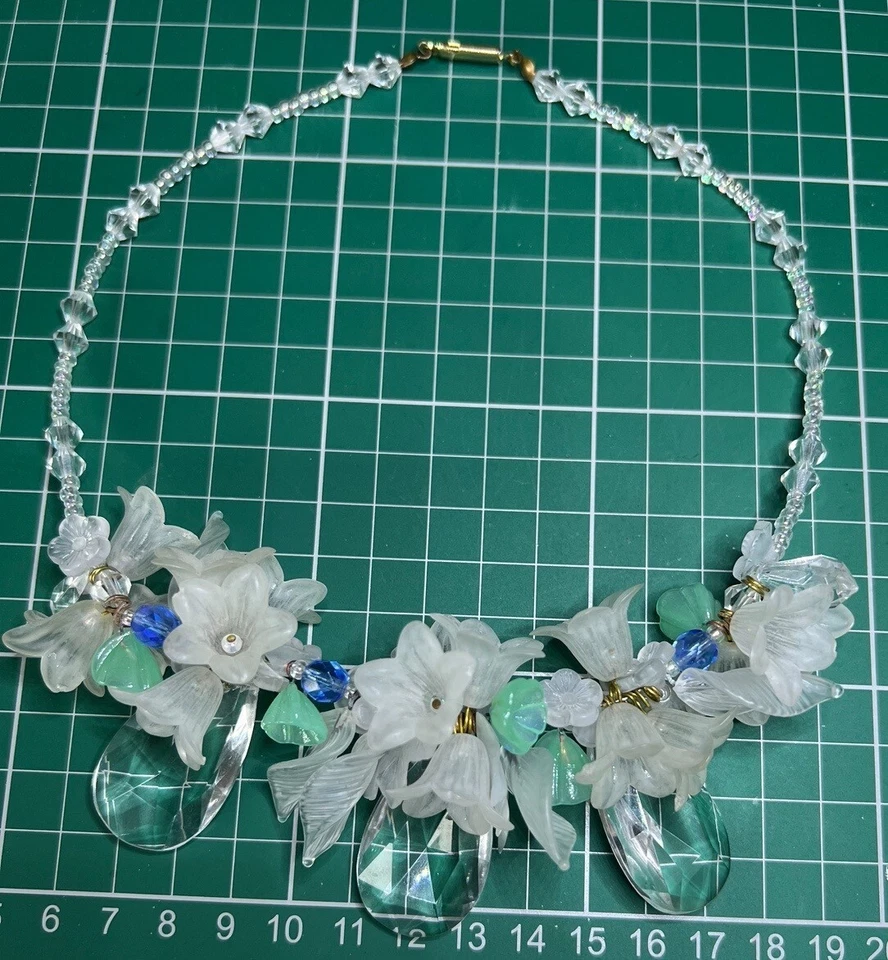 Hand Blown Pressed Italian Murano Flowers Leaves Art Glass & Lucite VTG Necklace - Image 4 of 4