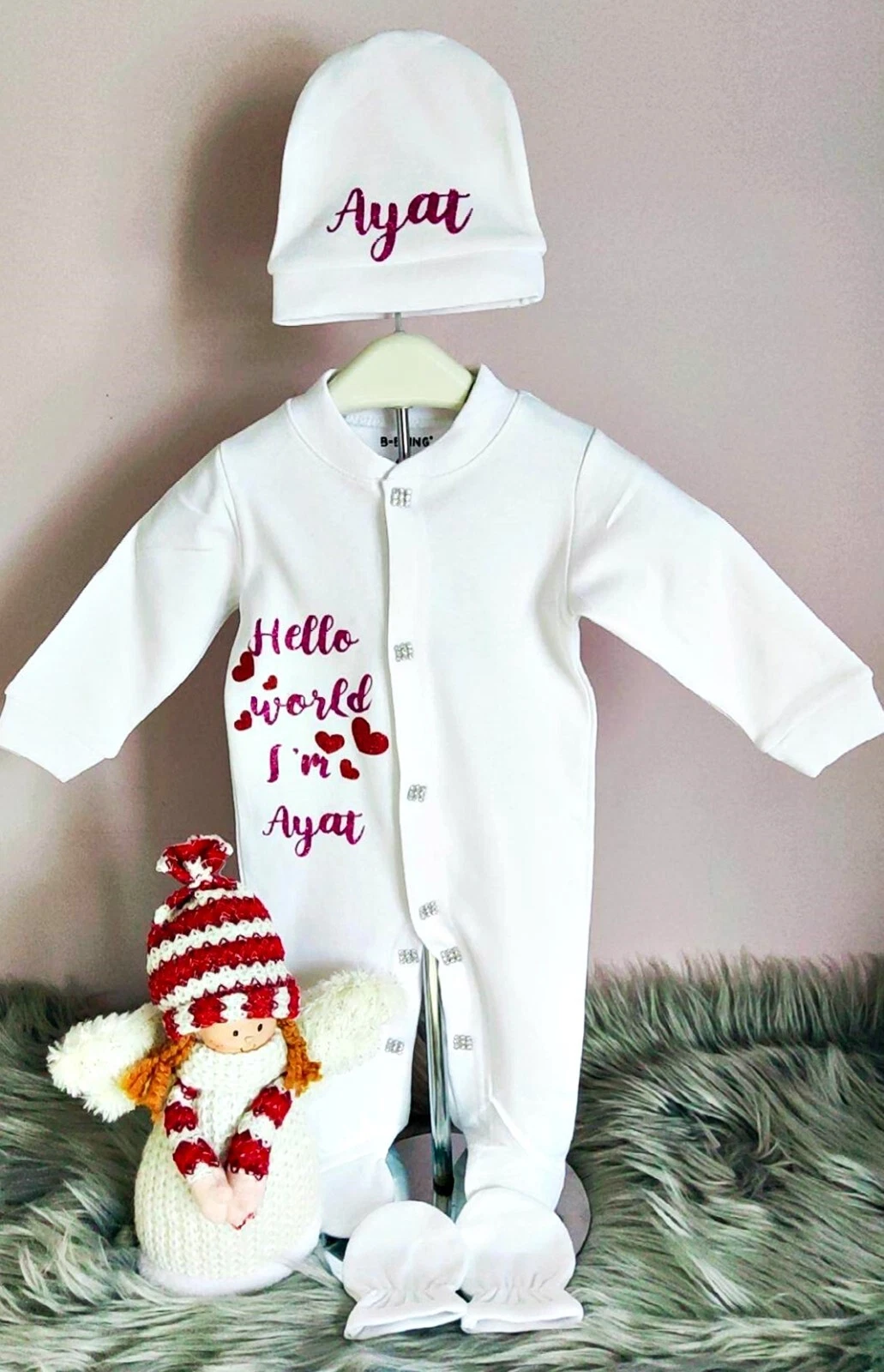 New Personalised vinyl baby hospital set feet Clothes babygrow hat bib & mitten