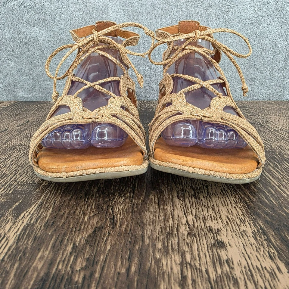 Gentle Souls Kenneth Cole Break My Heart Sandals 8.5 M Gold Leather Gladiator - Image 4 of 4