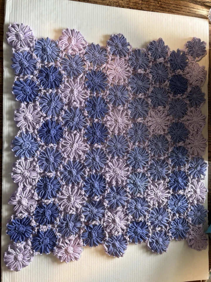 "Manta de regazo/tiro afgana margarita de ganchillo hecha a mano púrpura y lavanda 29"" X 25""" Foto 4 de 4