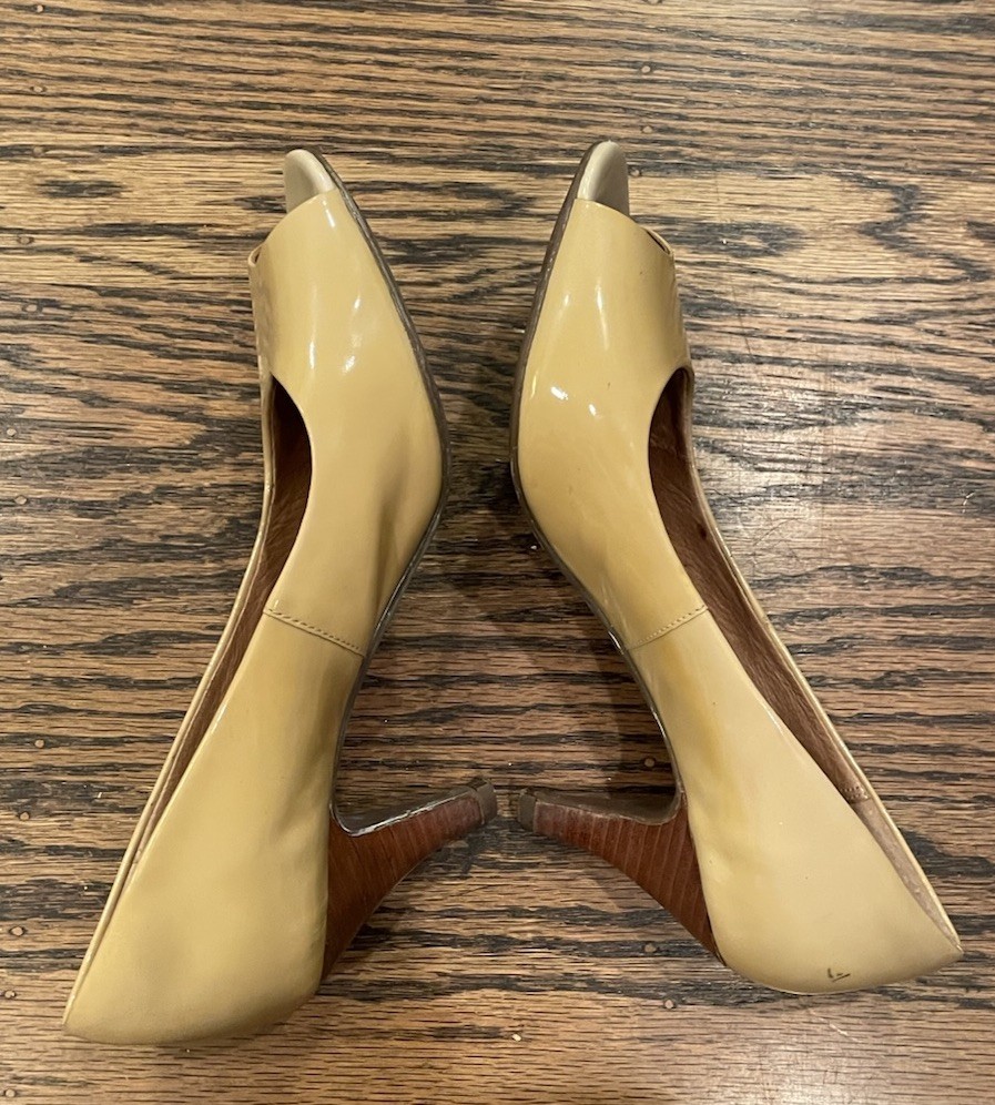 Women’s Clarks Artisan Open Toe Cream Colored Pat… - image 3