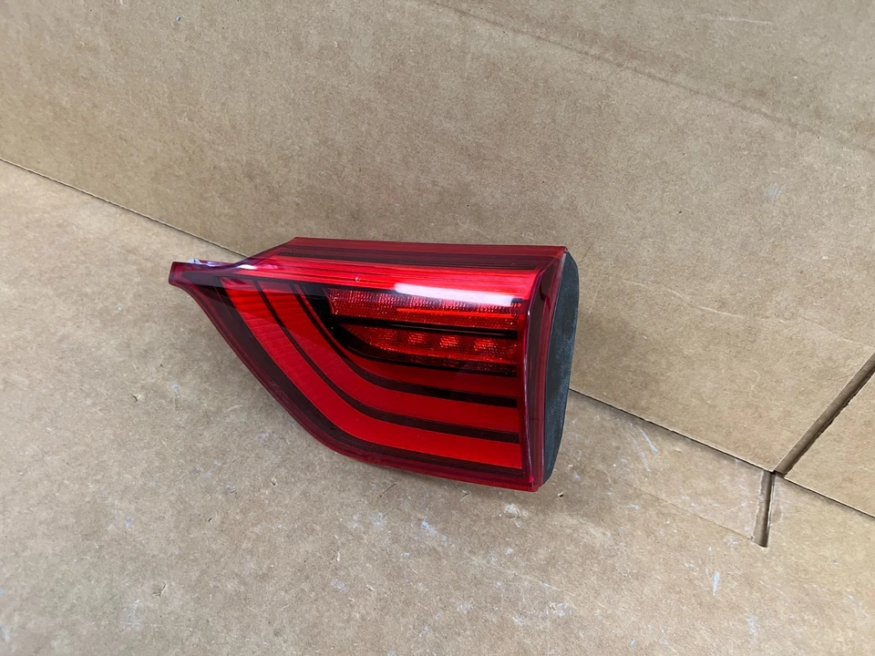 OEM 2017 2018 2019 KIA SPORTAGE LED LUZ TRASERA PUERTA LEVADIZA MONTADA DERECHA DERECHA ¡BONITO! Foto 3 de 4