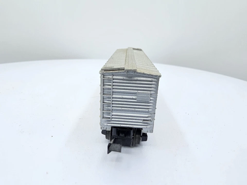 *READ* Micro Trains N Scale Union Pacific 40' Livestock Despatch Car OSL 476306 - Image 2 of 4