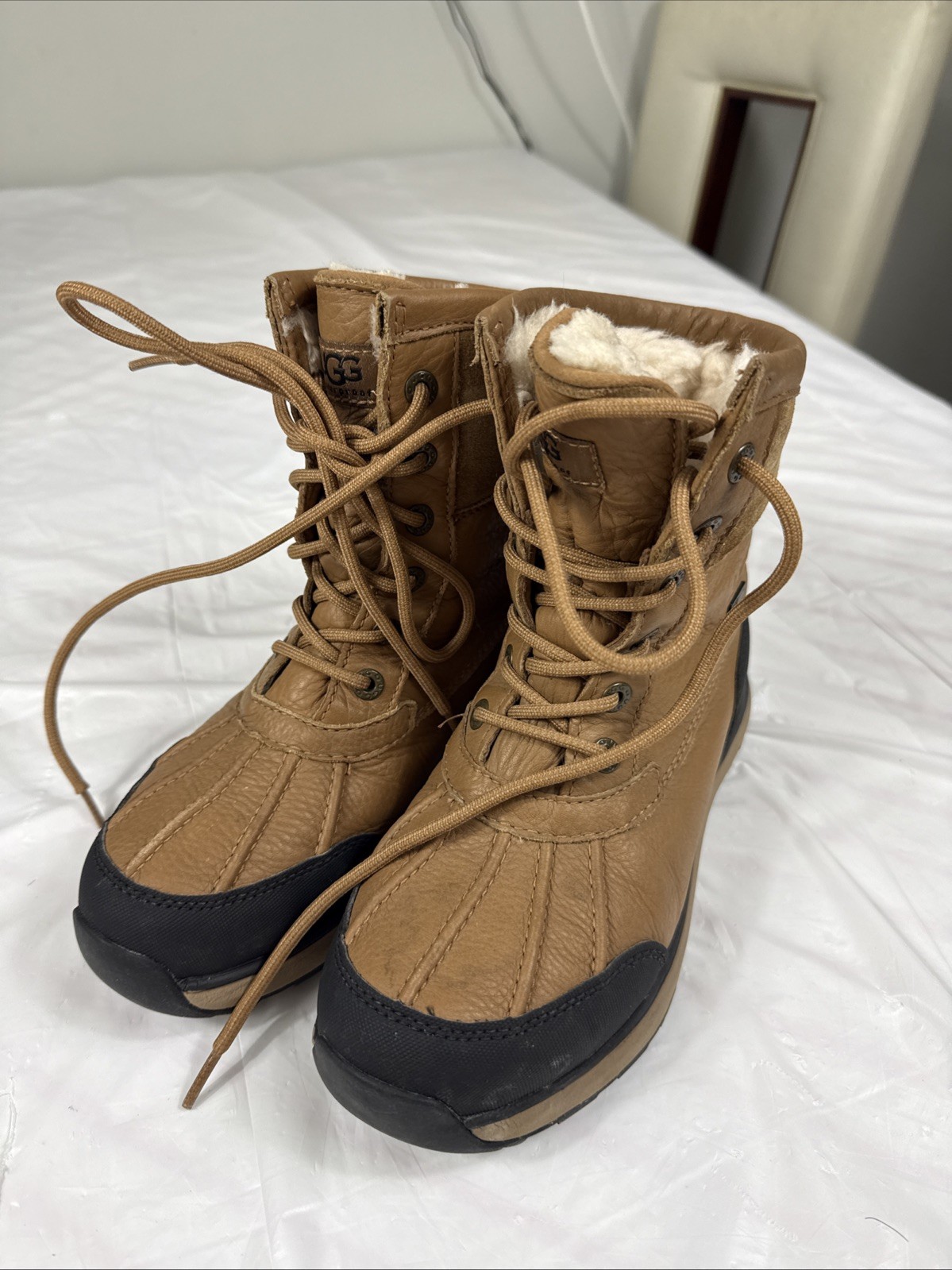 Ugg Australia Womens Adirondack III Boots  Size 6