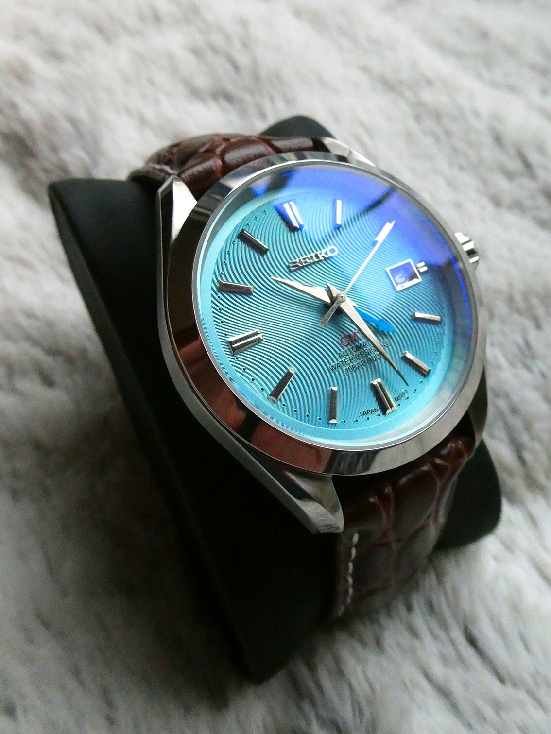 Custom Seiko Mod GMT dual time, automatic watch, 41mm, blue textured