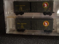 MICRO-TRAINS # 20406-2 GREAT NORTHERN 2 PACK 40' STANDARD BOX CAR, SINGLE DOOR 