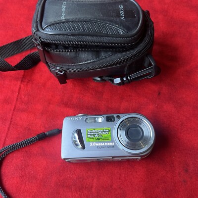 Silver Sony Cyber-Shot DSC-P10 5.0MP Digital Camera 3x Zoom