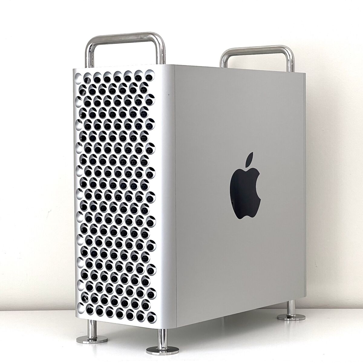 2019 Apple Mac Pro・ 28-core ・ 768GB RAM ・ 8TB SSD ・ Dual 2019 Apple Mac Pro・ 28-core ・ 768GB RAM ・ 8TB SSD ・ Dual