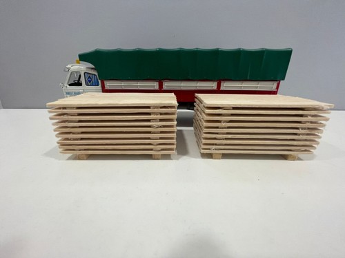 CAMIÓN PEGASO 1063 A AÑO 1968 CON CARGA DE MADERA INCLUIDA. ESCALA 1/43 - Imagen 5 de 9